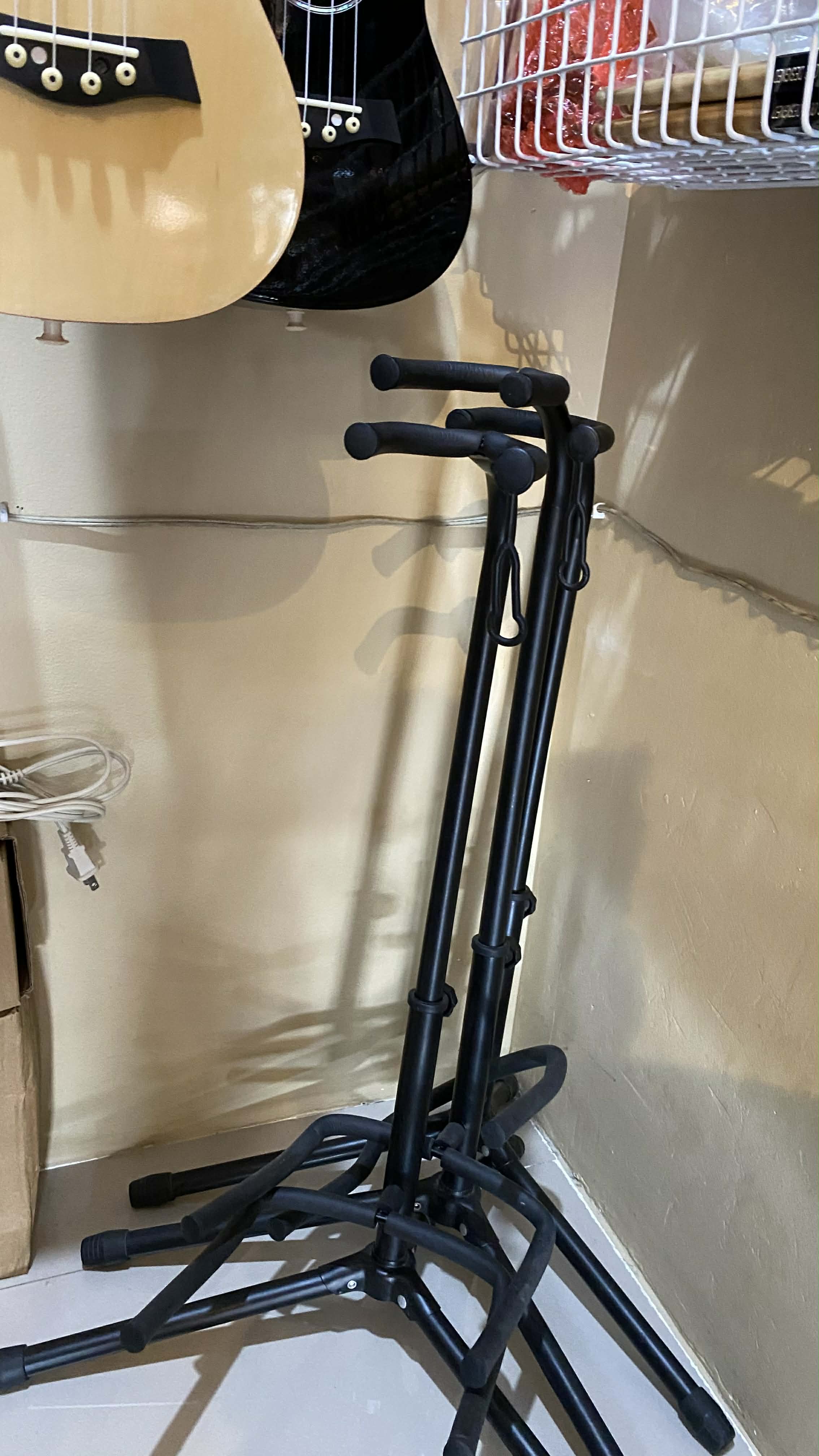 Universal Guitar/Instrument Stands